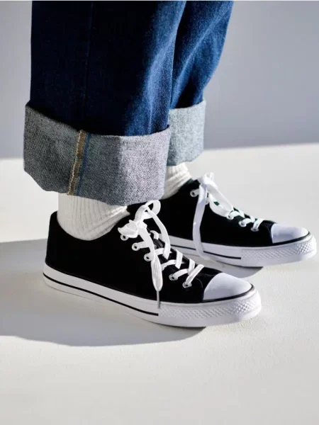 Спортивні кросівки чорний