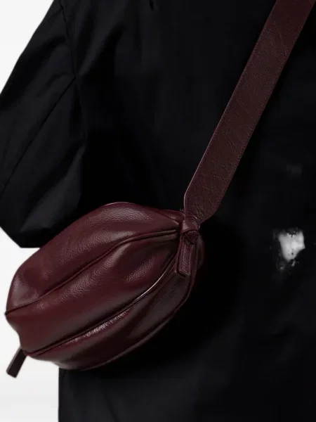 Geanta crossbody Hereu din piele zdrențuiți roșu