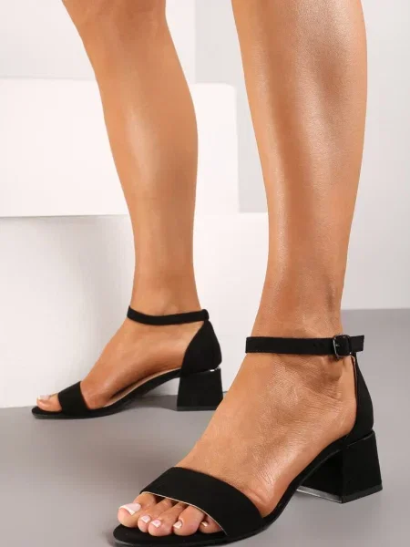 Sandale cu Bloc din Imitatie de Piele cu Elemente Metalice Aloeli negre