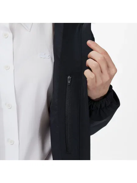 Lacoste Kurtka Przeciwdeszczowa Z Kapturem Z Nadrukiem Regular Fit czarna