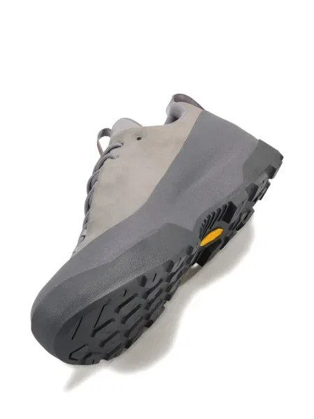 Fűzős csipkés sneaker Arc'teryx szürke