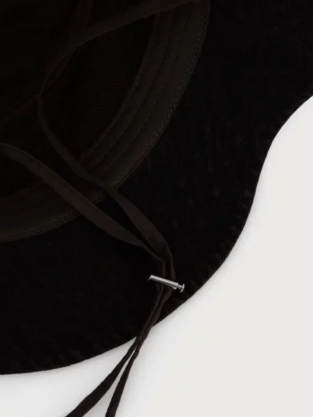 Levi's шапка идиотка от BAY DRAWSTRING черно