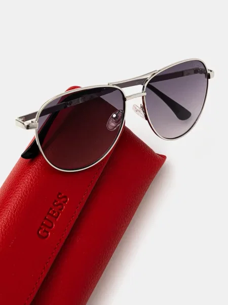 Солнцезащитные очки Guess