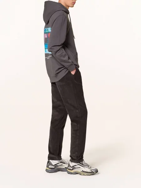 Tommy Jeans Manšestrové Kalhoty Isaac V Joggingovém Stylu Slim Fit černá