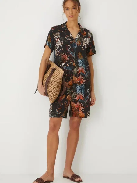 Къс панталон Medicine с десен с висока талия черно