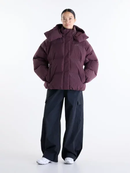 Пуховик New Balance красный
