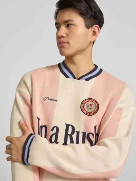 Sweter z dzianiny z wyhaftowanym logo model Overdrive' Prohibited różowy