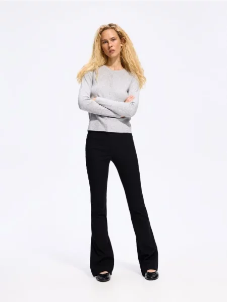 Reserved Pantaloni flare cu adaos de negru