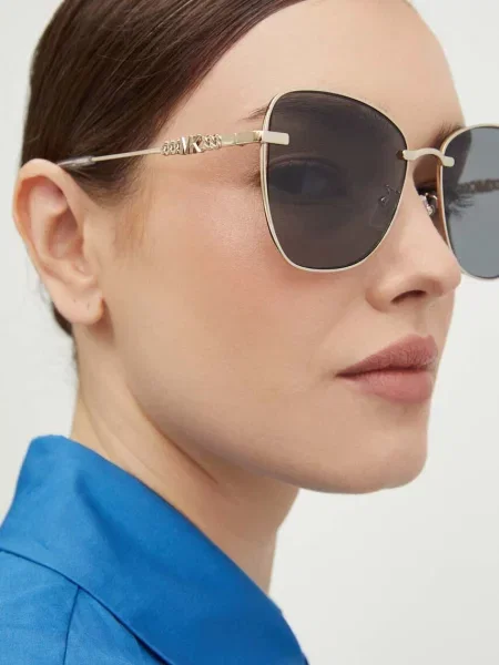 Слънчеви очила Michael Kors BEIJING златисто