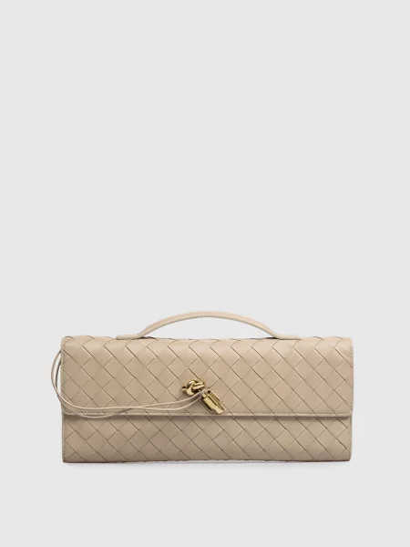 Кожаный клатч Bottega Veneta бежевый