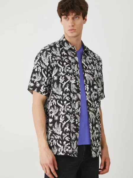 Риза с лен Medicine със стандартна кройка с класическа яка черно