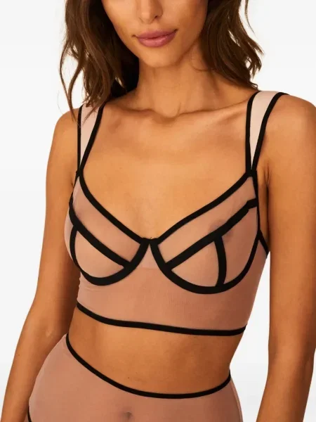Sutien Undress Code