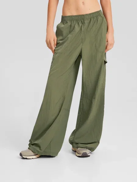 Bershka Pantaloni cu oliv
