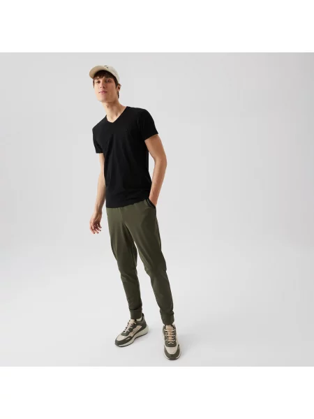 Lacoste футболка з V-вирізом чорна
