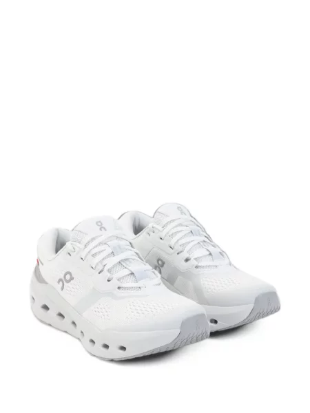 Sneakerși On alb
