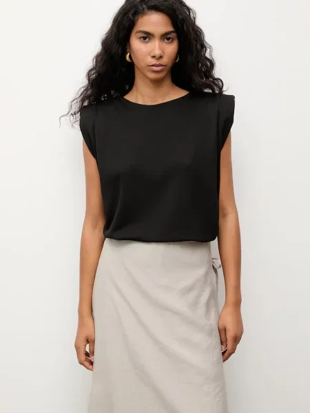 Answear.LAB kratka majica z viskozo črna