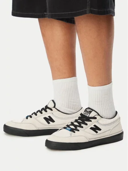 Сникърси New Balance бял