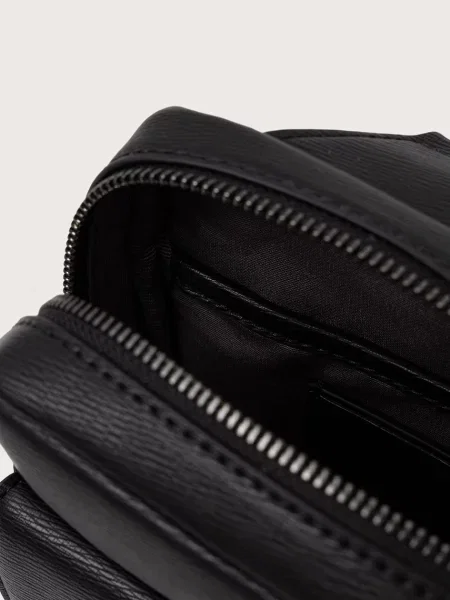 Calvin Klein Válltáska Emblem Hw Sling fekete