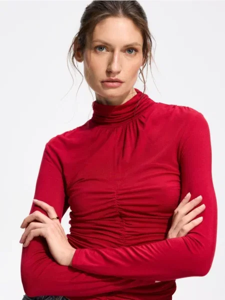Reserved Tricou cu mânecă lungă cu conținut ridicat de roșu