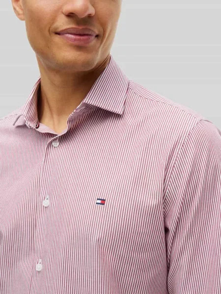 Koszula biznesowa o kroju slim fit z wyhaftowanym logo Tommy Hilfiger czerwona
