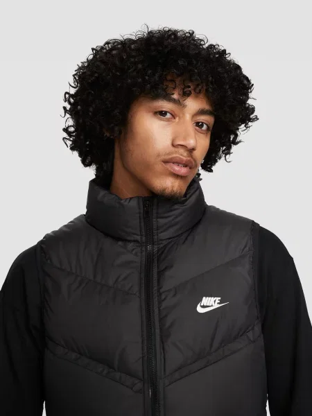 Утепленный жилет Nike черный