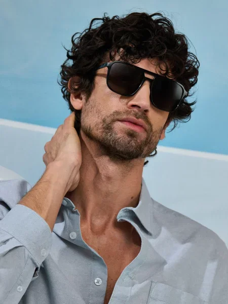 Солнцезащитные очки Sinsay черные