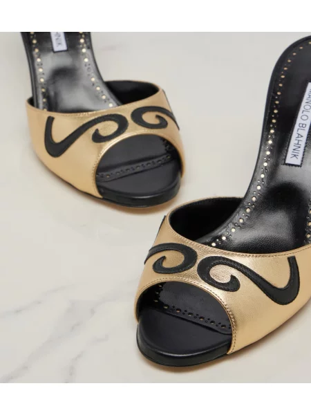 Papuci tip mules Manolo Blahnik cu broderie din piele