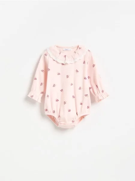 Reserved Body cu conținut ridicat de roz-pastel roz