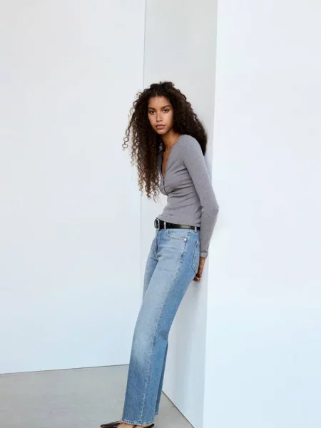 Jeans Matilda z wysokim stanem o prostym kroju średni Kobieta 34 MANGO niebieski