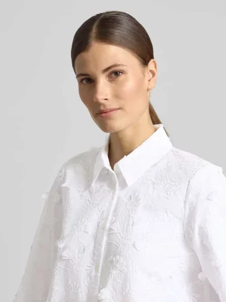 Bluzka o kroju regular fit z haftami model MAMICO' Emme biała