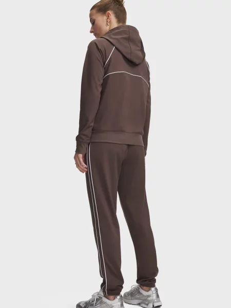 Спортивный костюм Under Armour бежевый