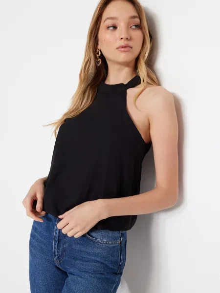 Bluză Trendyol cu gât halter negru