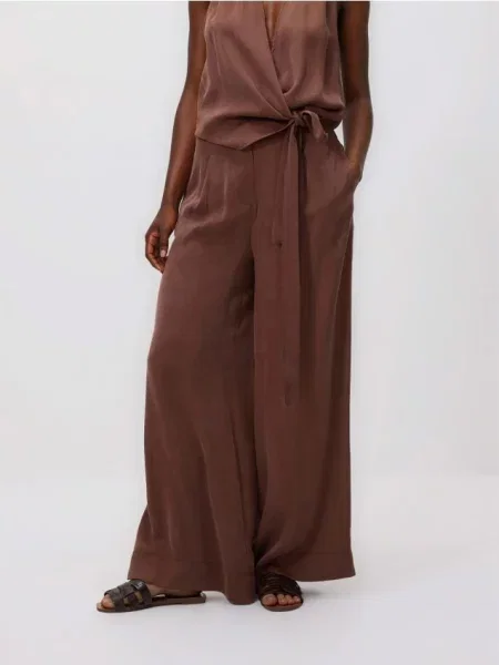 Reserved Pantaloni lejeri din lyocell brun-auriu