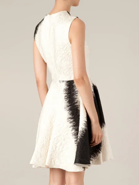 Rochie Giambattista Valli cu imagine de costum alb