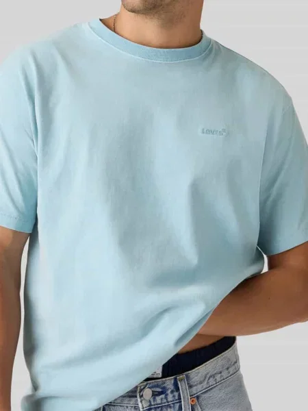 T-shirt w kroju regular fit z haftowanym logo Levi's