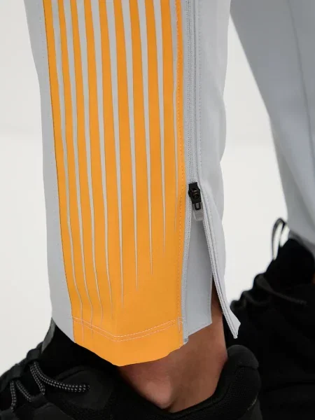 Спортивные штаны Under Armour с принтом серые