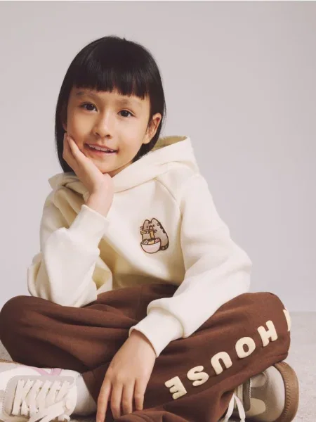 Reserved Pantaloni sport Pusheen maro-închis maro