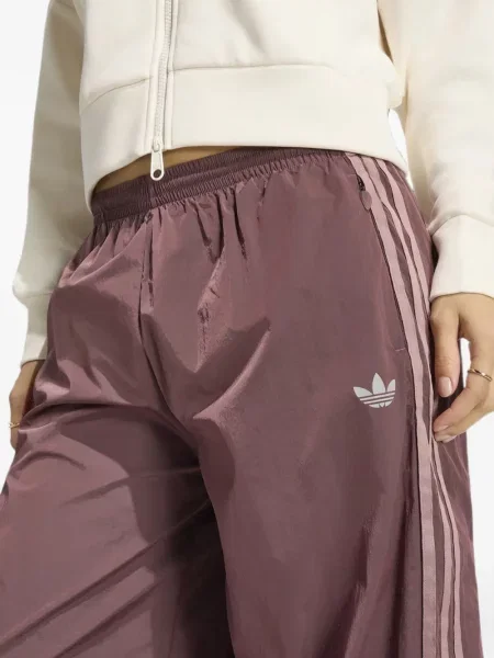 Geacă Adidas cu broderie cu dungi negru