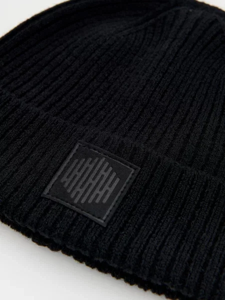 Шапка Reserved черная
