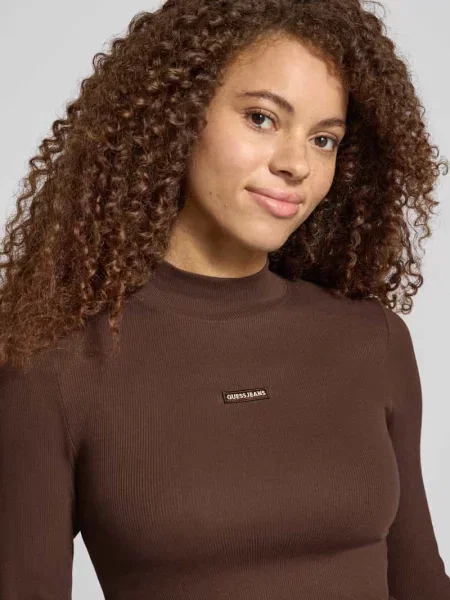 Koszulka z długim rękawem o kroju slim fit z mieszanki bawełny z naszywką z logo Guess Jeans
