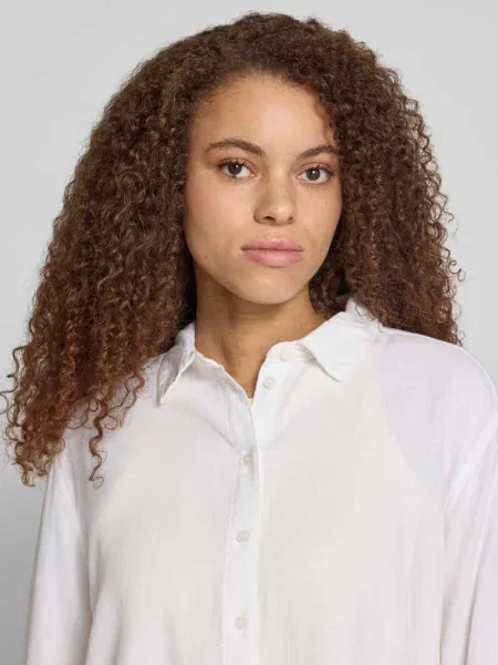 Bluzka lniana o kroju relaxed fit z kołnierzykiem koszulowym model GOA' Only biała