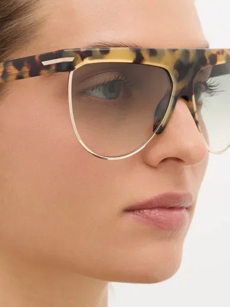 Victoria Beckham napszemüveg sárga