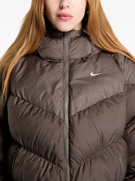 Geacă cu puf Nike cu broderie negru
