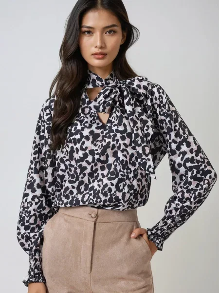 Trend Alaçatı Stili Bluza bež / kremna črna