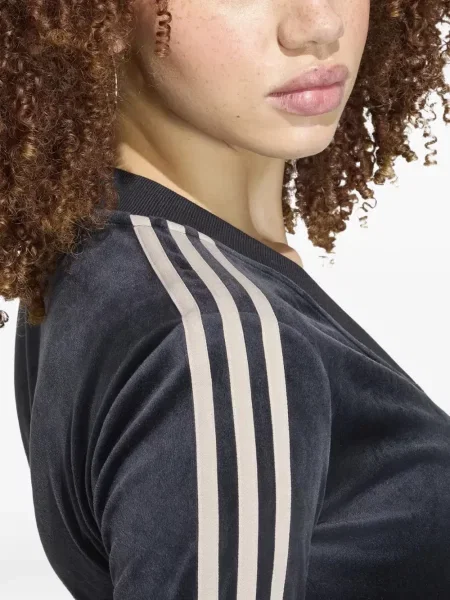 Csíkos bársony póló Adidas autogrammal fekete