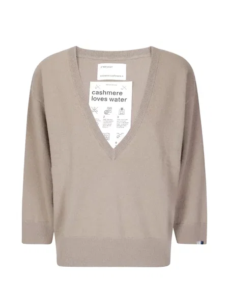 Pulover Extreme Cashmere cu perle din cașmir cu decolteu în V