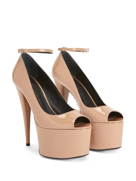 Bateliai Giuseppe Zanotti