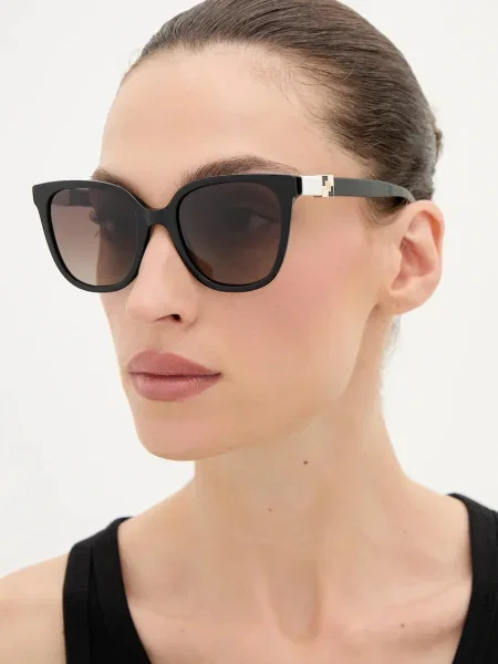 Carolina Herrera napszemüveg HER fekete