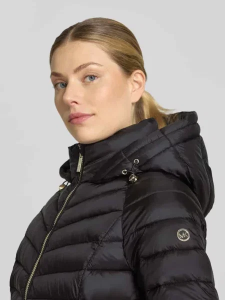 Płaszcz pikowany z zapinanymi na błyskawiczny i kapturem Michael Michael Kors czarny