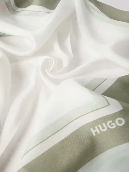 Hugo Szal gruen